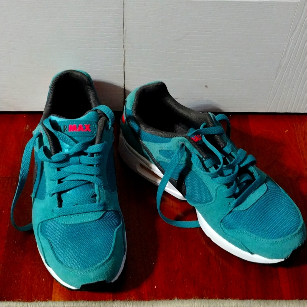 Air Max size 7 turquoise and pink and white